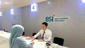 Ilustrasi-petugas-melayani-nasabah-yang-mengakses-KUR-BSI.jpg