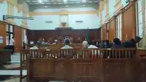 Persidangan-kasus-penipuan-dan-penggelapan-dengan-terdakwa-Zulham-Efendi.jpg