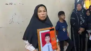 ibu-korban-laka-kereta-api-di-padang-pariaman-1032026.jpg