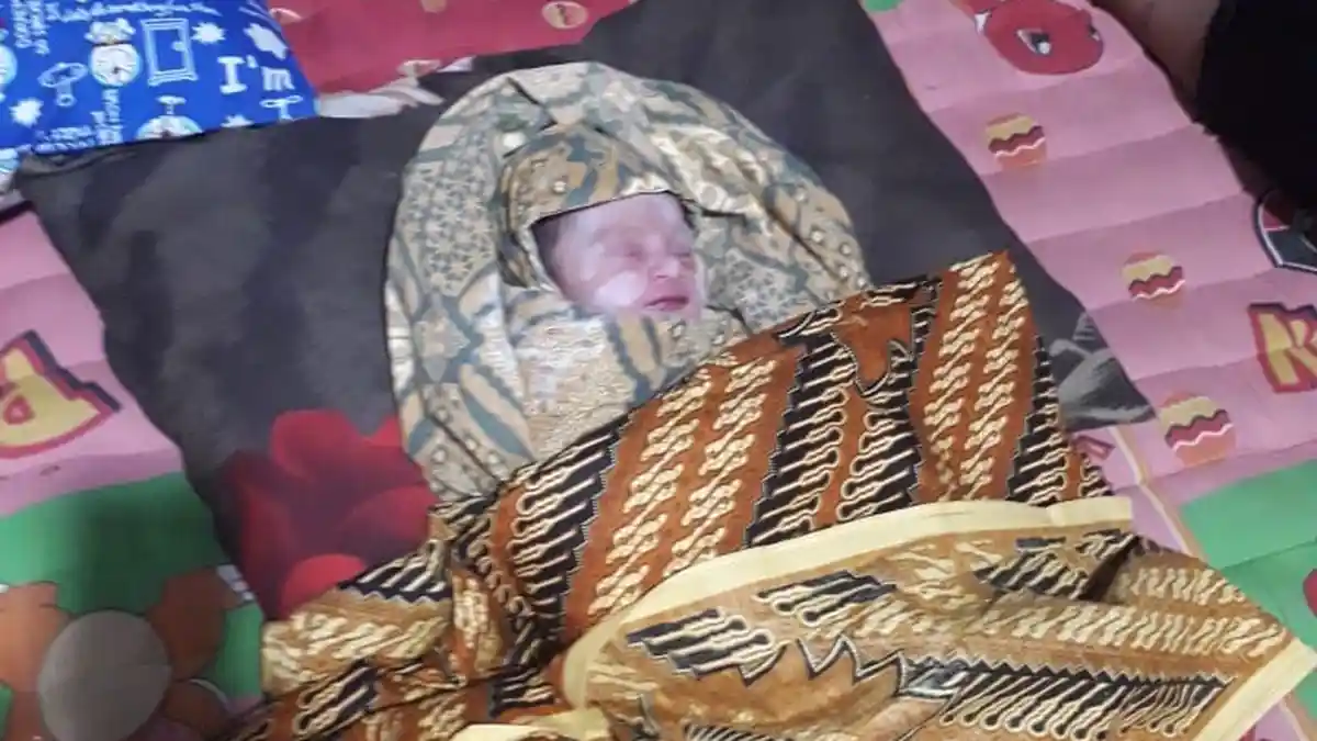 Tengah Malam, Bayi Umur Sehari Ditinggal Sendirian di Pinggir Sungai di Aceh Tamiang