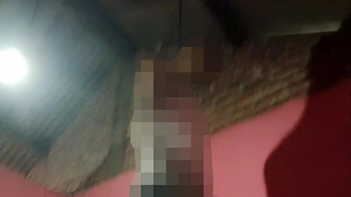 Tak Kunjung Balas Chat WhatsApp, Pria Asal Rembang Ditemukan Tewas Tergantung di Gresik