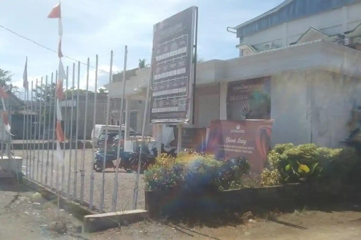 Kantor KPU Mamuju Tengah Terpantau Kondusif Tak Ada Pagar Berduri dan Aparat Bersenjata 