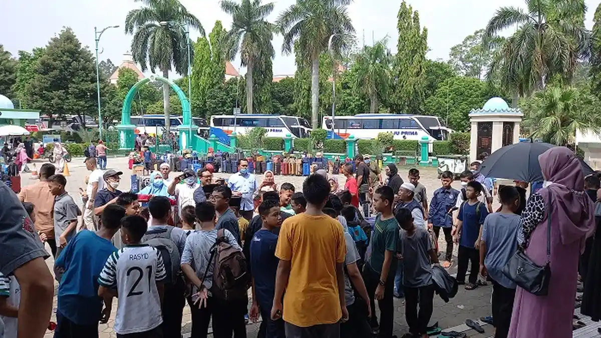 Deni Aditya Rela Melepas Putranya Menjadi Santri di Pondok Modern Gontor, agar Lebih Baik Darinya