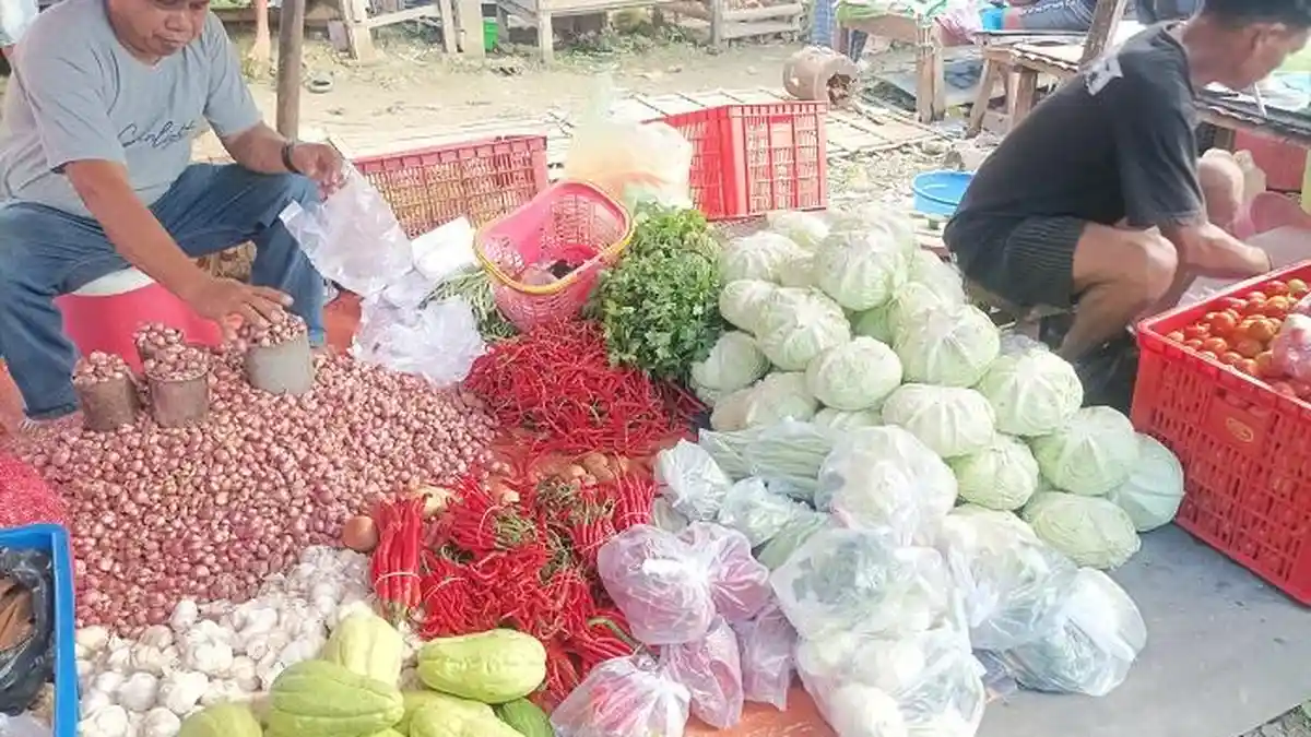 Pedagang Bahan Pokok di Bone Akui Terpaksa Tanggung Kerugian - Tribun-timur.com