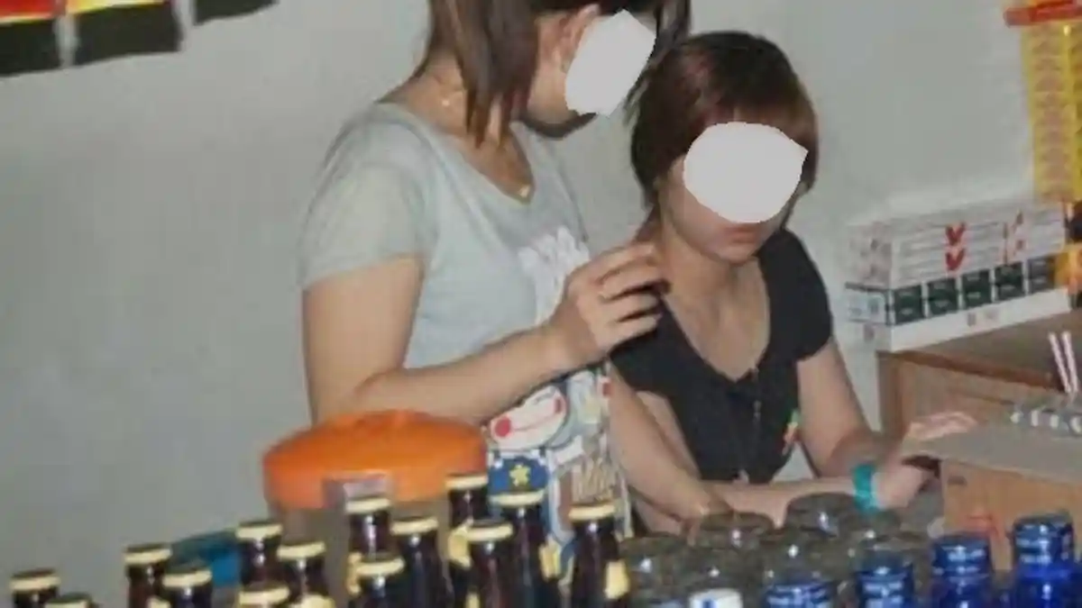 Cinta Ditolak Cewek Pekerja Warung Kopi, Pelanggan Mengajaknya ke Semak-Semak dan Lakukan Ini