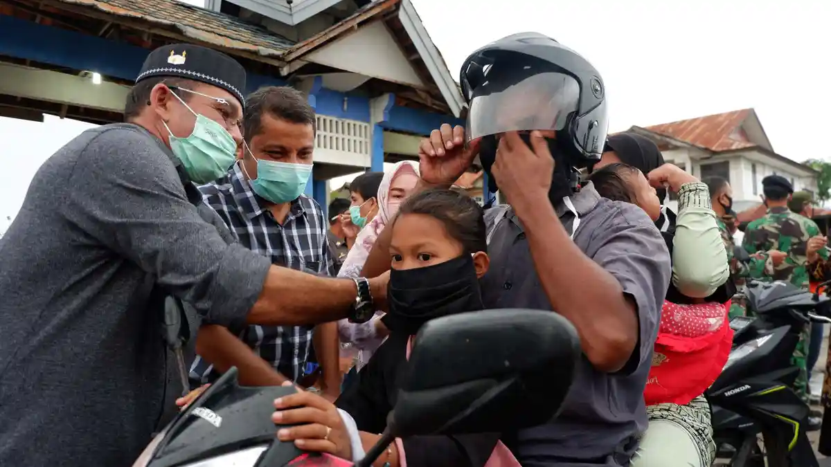 Petugas Covid-19 Razia Masker di Lhokseumawe