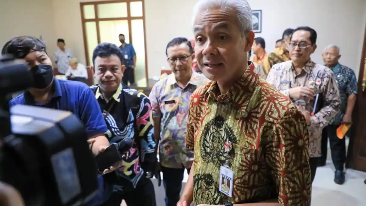 Reaksi Ganjar Pranowo Balihonya Diturunkan Anggota TNI