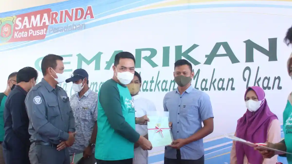Pemkot Samarinda Serahkan 50 Sertifikat Lahan kepada Nelayan dan Pembudidaya Ikan