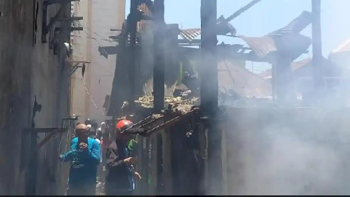 Breaking News: Belasan Rumah Warga Jalan Kangkung Timur Hangus Terbakar