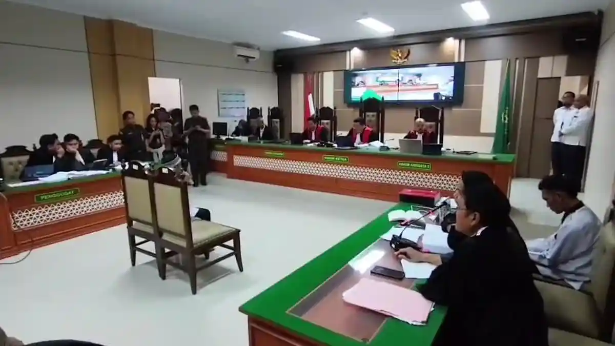 Dua Terdakwa Pembunuhan Satu Keluarga di Indramayu Saling Bantah Keterangan, Priyo Disebut Tertekan