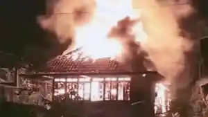 kebakaran-rumah-panggung.jpg