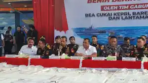 Konferensi-Pers-Penyeludupan-Ribuan-Benih-Baby-Lobster.jpg
