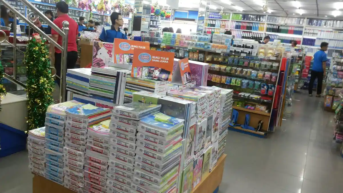 Alat Tulis dan Perlengkapan Sekolah di Toko Buku Ballyson Diskon 10 Persen