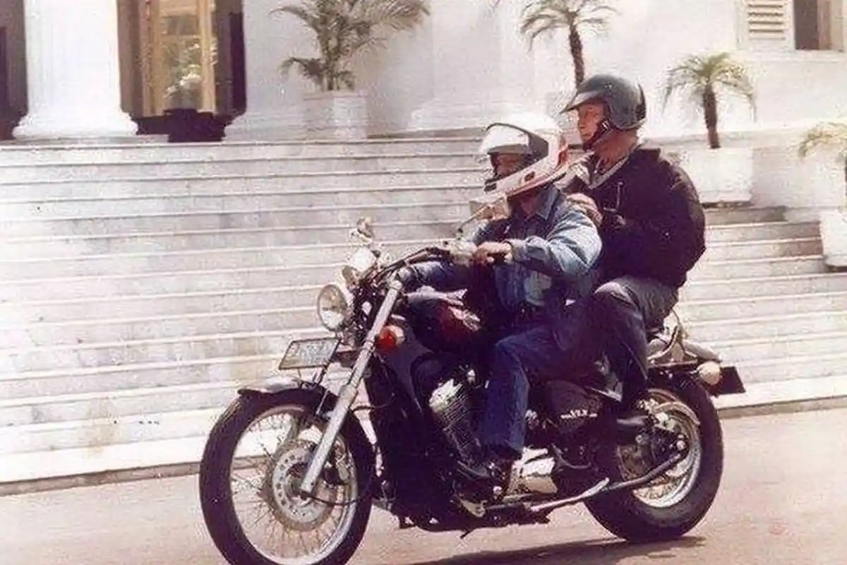 Ternyata BJ Habibie Pertama Kali Bertemu Soeharto Saat Berusia 13 Tahun, Peristiwa Ini Penyebabnya