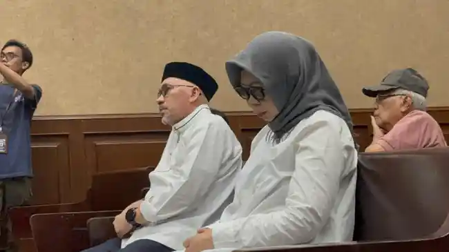 Jelang Vonis Kasus Chromebook, Dua Mantan Anak Buah Nadiem Makarim Kompak Pakai Busana Putih