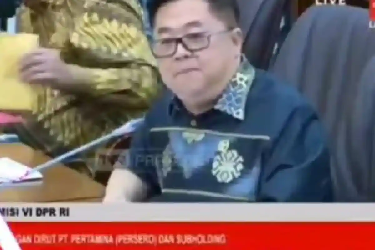 Sosok Anggota DPR Terima Amplop Coklat Saat Rapat dengan Pertamina