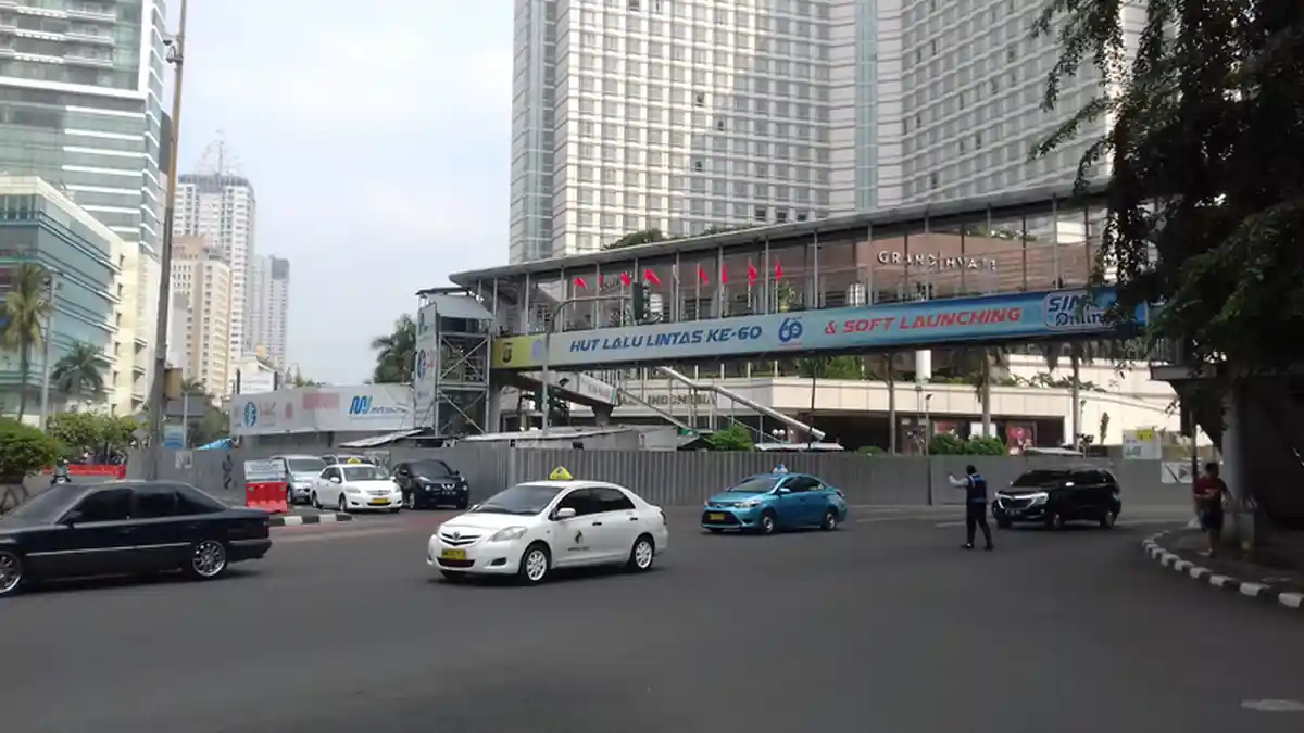 Wagub Sandi Beberkan Alasan Pohon Jenderal Sudirman Ditebangi