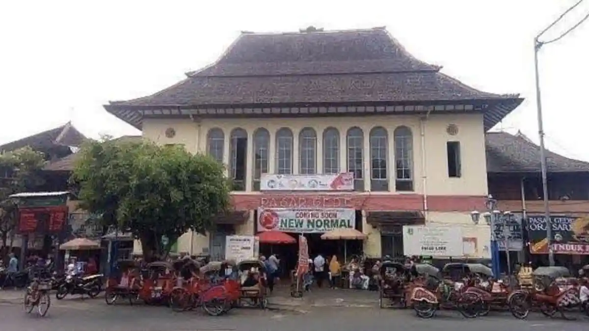 Keberadaan Becak Kayuh Kuatkan Keotentikan Pasar Gede Solo