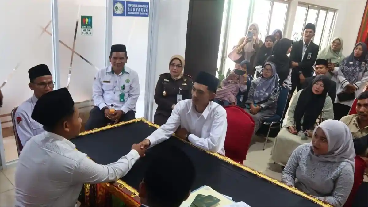 Bukan di KUA, Enam Pasang Pengantin Nikah di Kantor Kejaksaan Dharmasraya