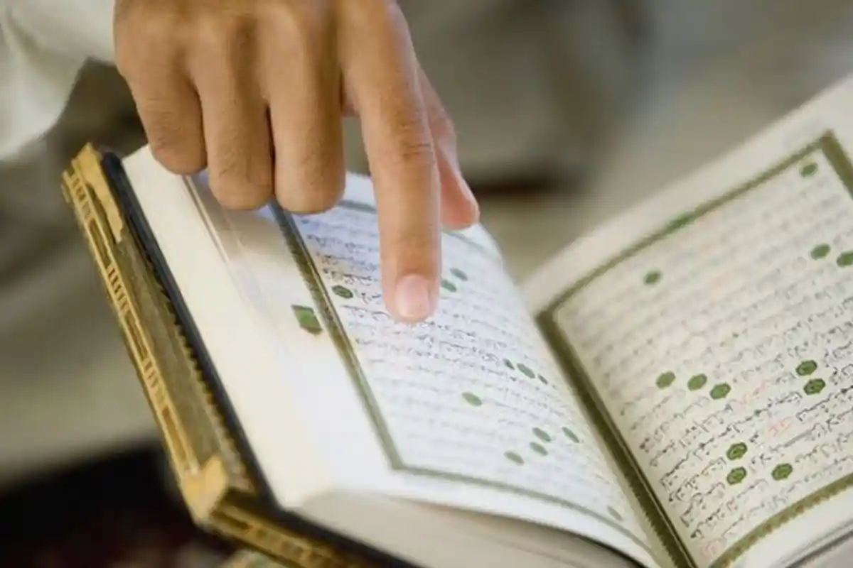 Manfaat Membaca Surah Al Mulk Sebelum Tidur Seperti yang Diamalkan Syekh Ali Jaber