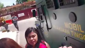 Bupati-non-aktif-Sitaro-Chyntia-Kalangit-kembali-diperiksa-di-Kejati-Sulut.jpg