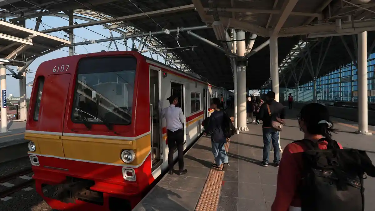 KAI Commuter Uji Coba Penggunaan KMT di LRT, MRT dan Transjakarta