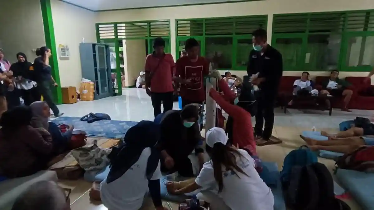 Alami Kerusakan Mesin Kapal, 160 Wisatawan Terdampar di Pulau Tidung Kecil 