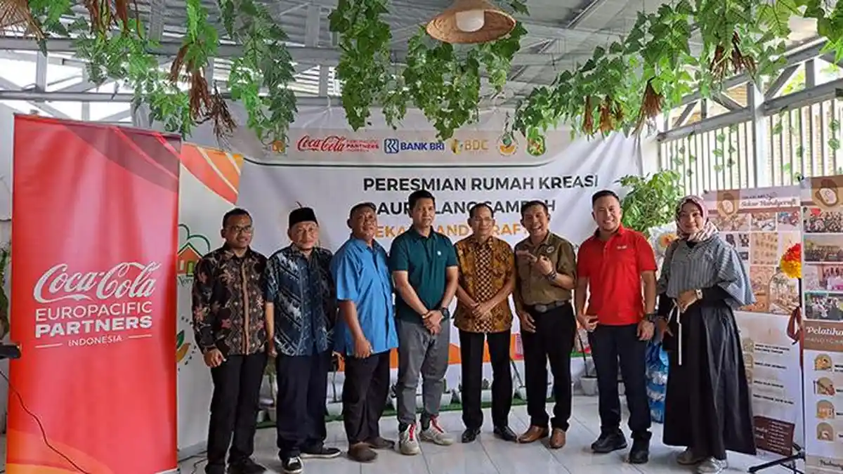 Tingkatkan Pemanfaatan Sampah, BSINN dan CCEP Indonesia Resmikan Rumah Kreasi Daur Ulang Sampah