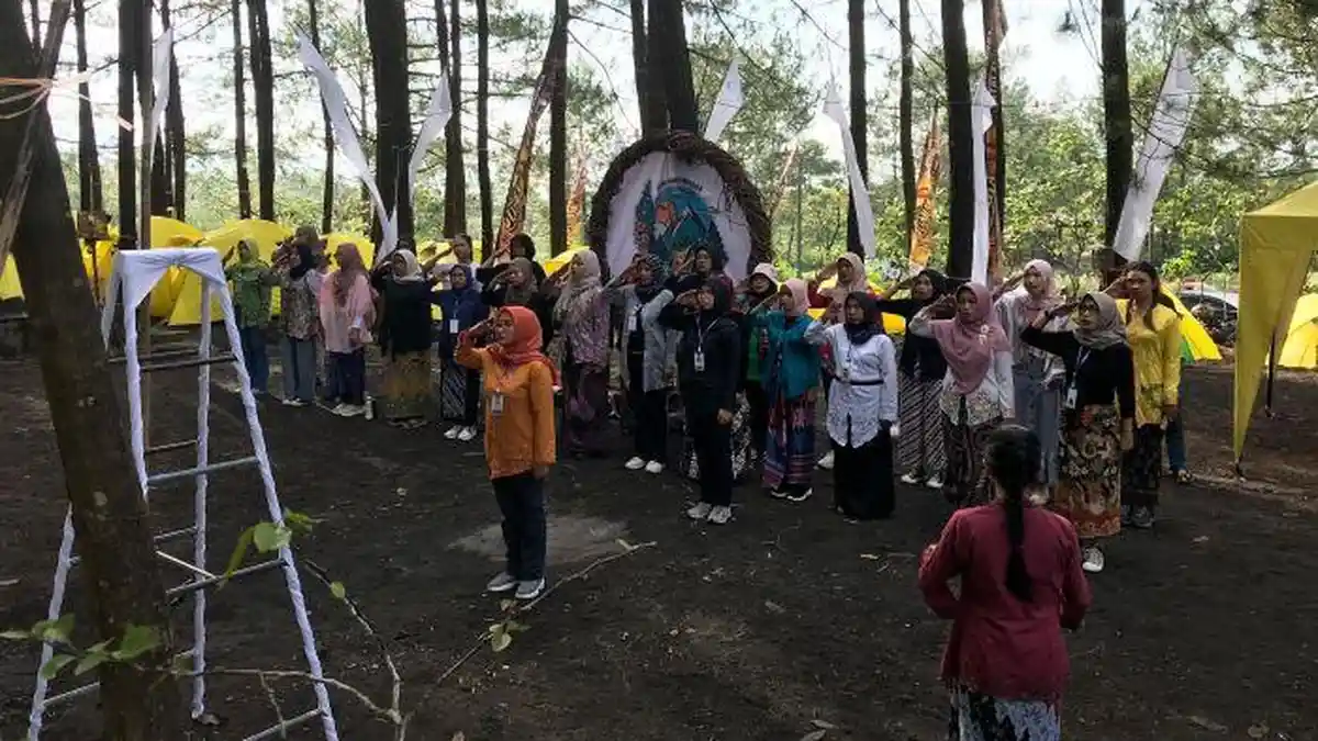 Komunitas Perempuan Hawa Semesta Gelar Upacara Hari Kartini di Gunung Galunggung Tasikmalaya