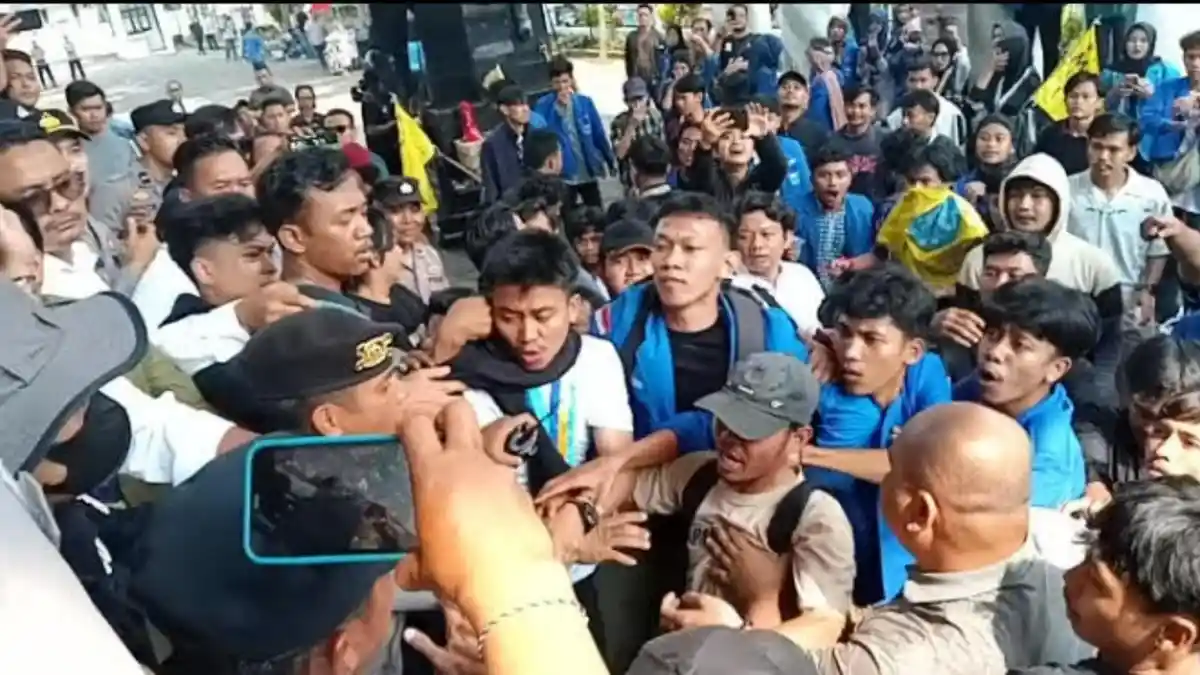 Demo Hari Ini di Pandeglang Ricuh, Mahasiswa Minta Bupati Temui Massa soal Kerja Sama Sampah Tangsel