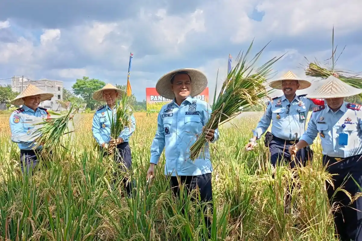 Panen Raya di Lapas Lombok Barat, Kakanwil Romi Yudianto Harap Warga Binaan Semakin Produktif