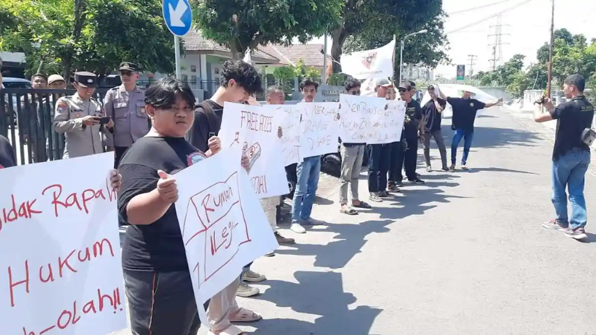 Dugaan Banyak Perumahan Ilegal dan Permainan Perizinan di Kota Kediri, Kantor Dinas Perkim Didemo