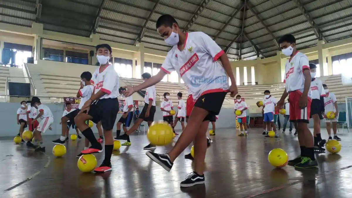 Kembangkan Potensi Sepakbola Sejak Usia Dini, Kemenpora Gelar Program 'Main Bola Yuk' di Klungkung