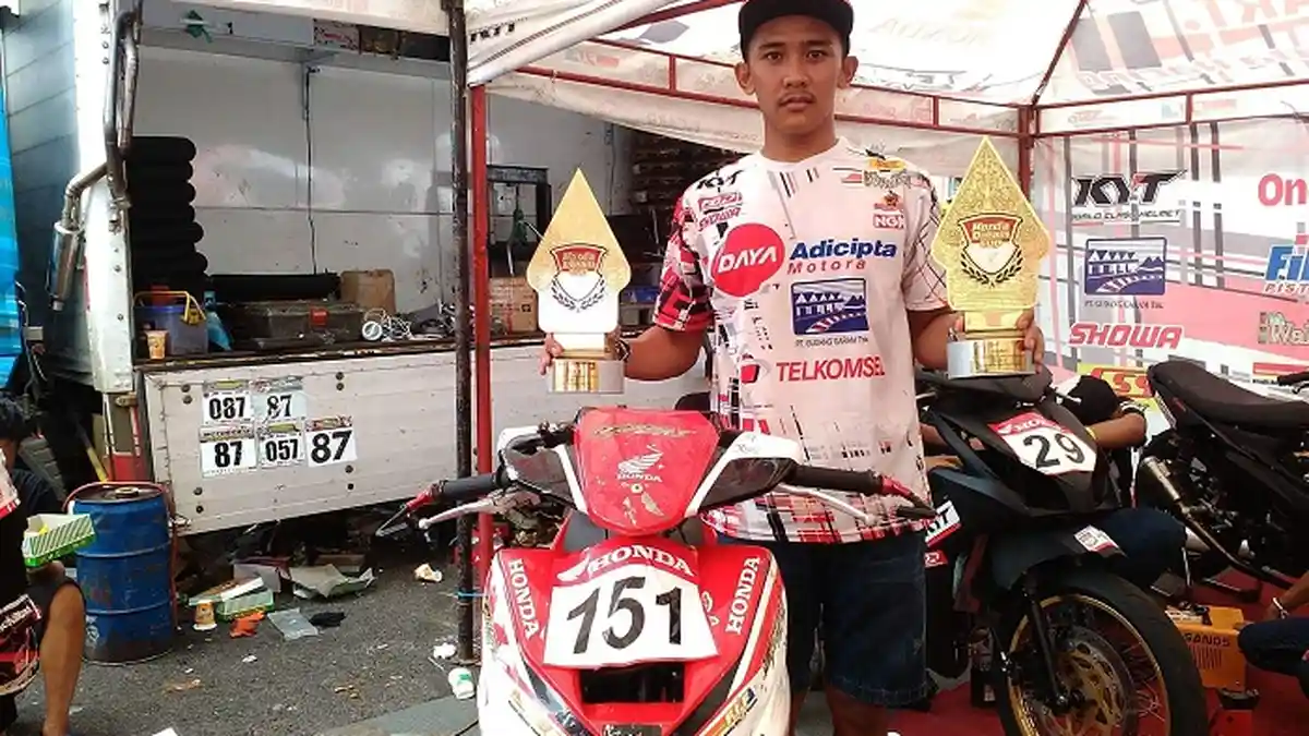 Roni Kurniawan Juarai Race 2 HDC 4 125 CC Tune Up Pemula Final Honda Dream Cup 2016