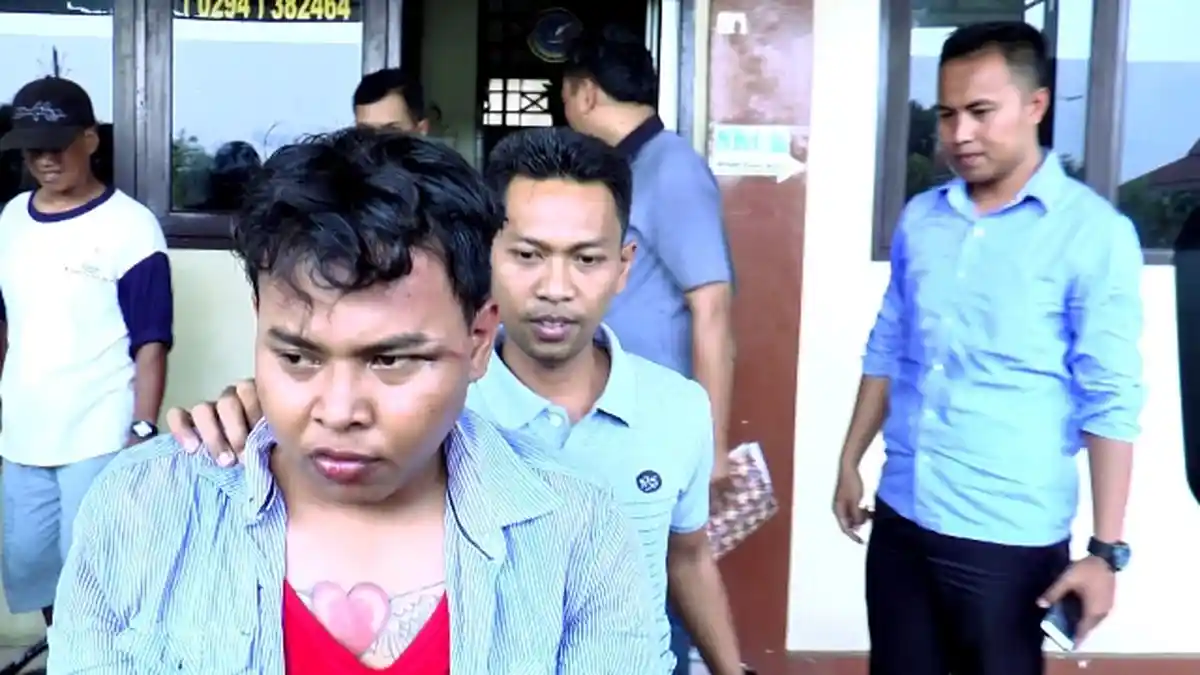 Jambret Bertatto Hati Bersayap Ini Babak Belur Dihajar Warga, Melarikan Diri Apes Temui Jalan Buntu