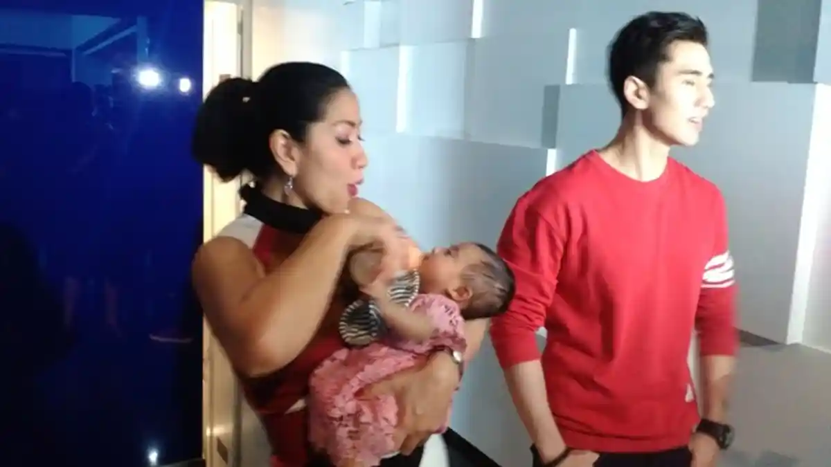 Dua Aktris Ini Tetap Sayangi Anak Angkatnya