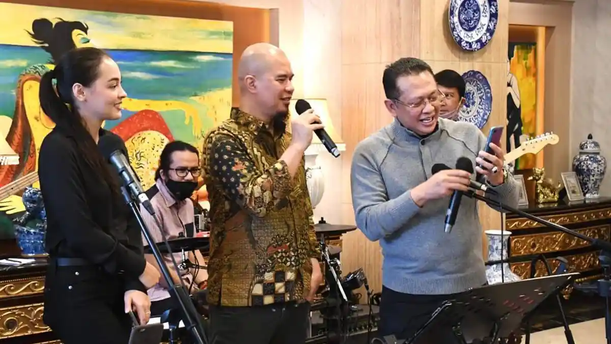 Bamsoet Undi Giveaway Sepeda bareng Ahmad Dhani dan Puteri Indonesia