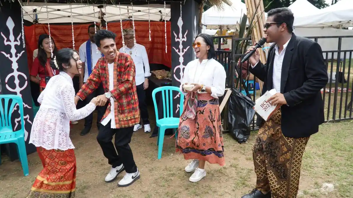 Warisan Budaya dalam Satu Panggung: IICF 2024 di UKSW Meriah dan Menginspirasi