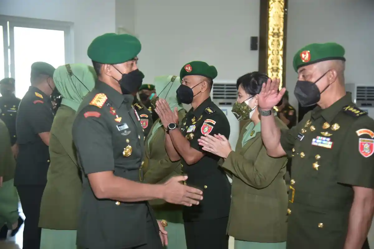 Pangdam VI/Mulawarman Lantik Lima Pejabat Baru, Ini Profil Mayjen TNI Tri Budi Utomo