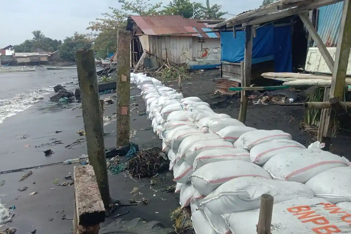Bahaya Kalau Gelombang Tinggi, Warga desa Wosia Halmahera Utara Minta Pemda Bangun Talud