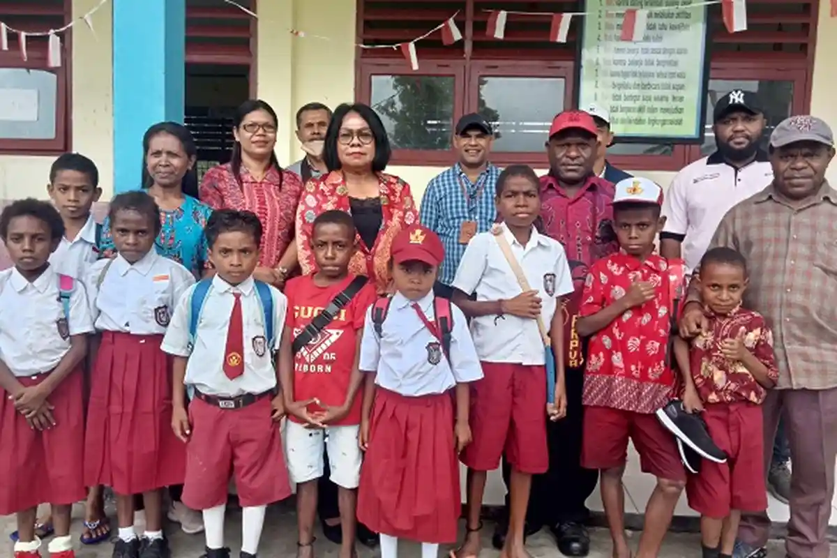 YPMAK Gandeng YPPK Tillemans Monitoring Guru Kontrak di Sekolah Pinggiran Kota Timika