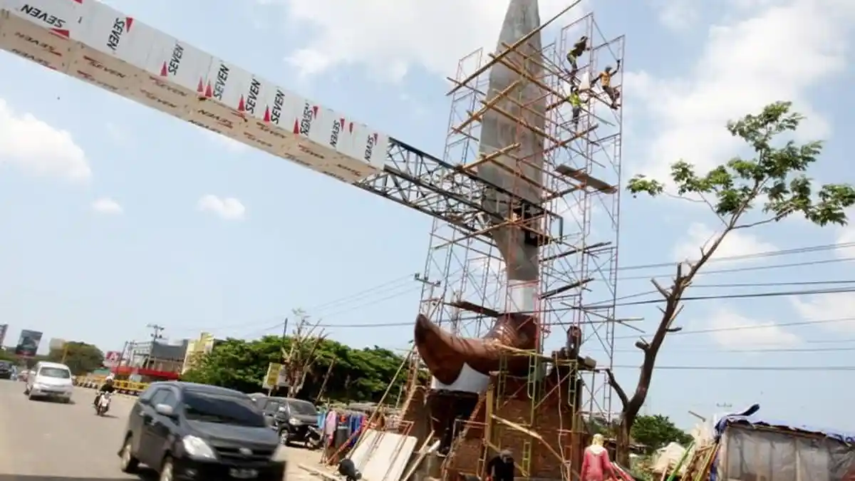 FOTO: Gerbang Perbatasan Gowa Makassar Berbentuk Badik Lompobattang