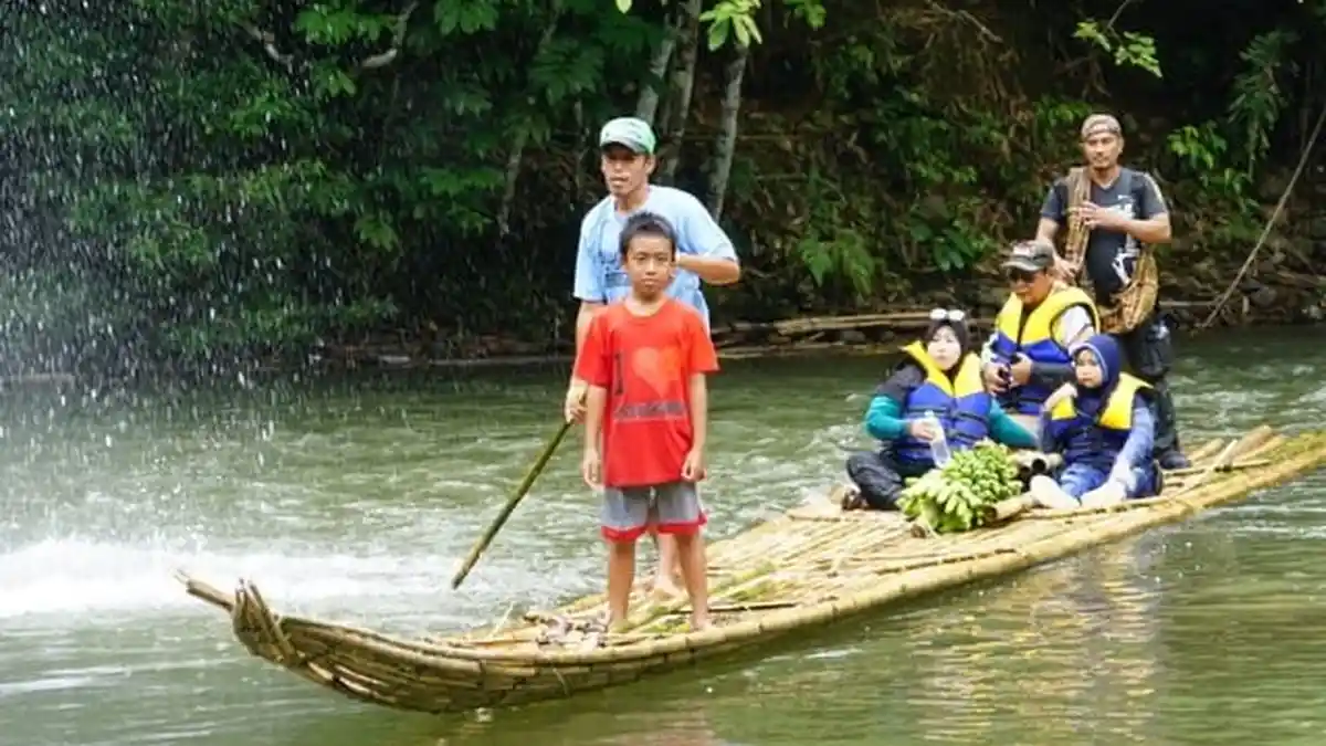 Ratusan Bamboo Rafting Ramaikan Festival Loksado 2018 - Banjarmasinpost ...