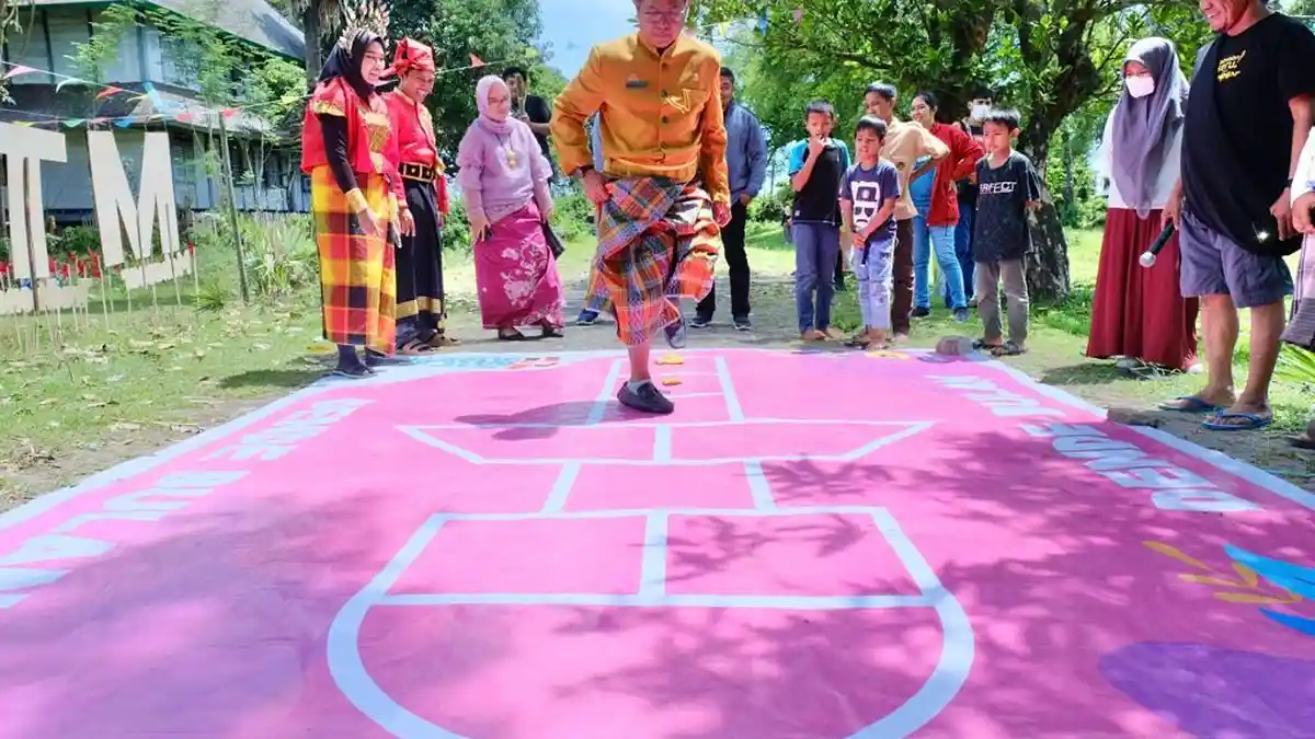 Komunitas Jalan-jalan Seru Sukses Gelar Makassar Traditional Game Festival