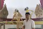 ekky-pengrajin-wayang.jpg