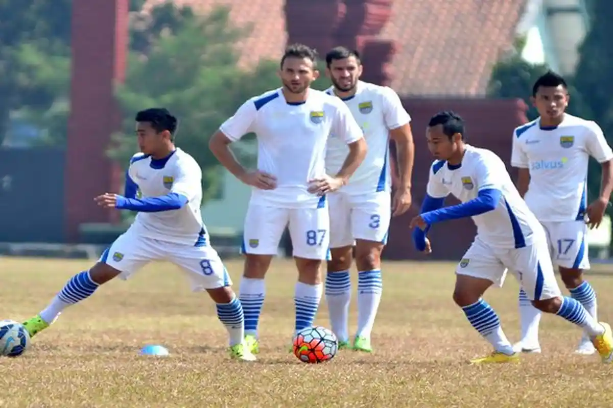 Lawan Persebaya, Begini Tekad Gelandang Persib Taufiq dan Dedi
