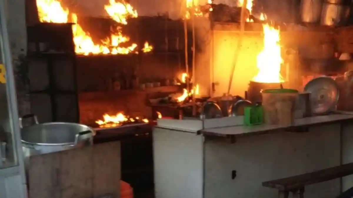 Sebuah Rumah di Sumur Bandung Terbakar