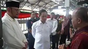 20251227-_-Menteri-Lingkungan-Hidup-Hanif-Faisol-Nurofiq-di-Stasiun-Tegal.jpg