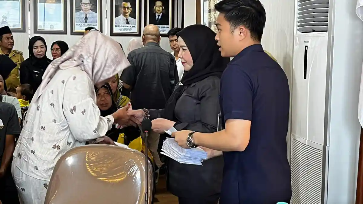 Pemkot Bandar Lampung Salurkan Bansos Rp 153,6 Juta kepada 46 Warga - Tribunlampung.co.id