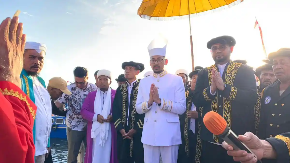 Sehari Ikut Perjalanan Maritim, Bupati Halmahera Selatan dan Sultan ...